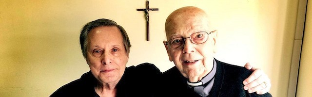Уильям Фридкин с отцом Габриеле Амортом, Фото: Пресса Венецианского биеннале